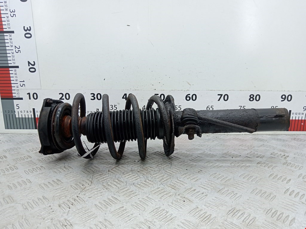 Стойка амортизатора переднего правого Volkswagen Tiguan 1 (2007-2016)