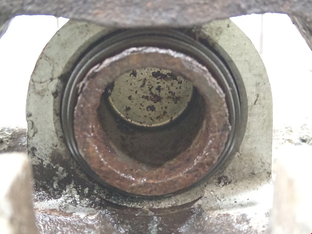 Суппорт задний левый TOYOTA RAV 4 XA30 2006-2012