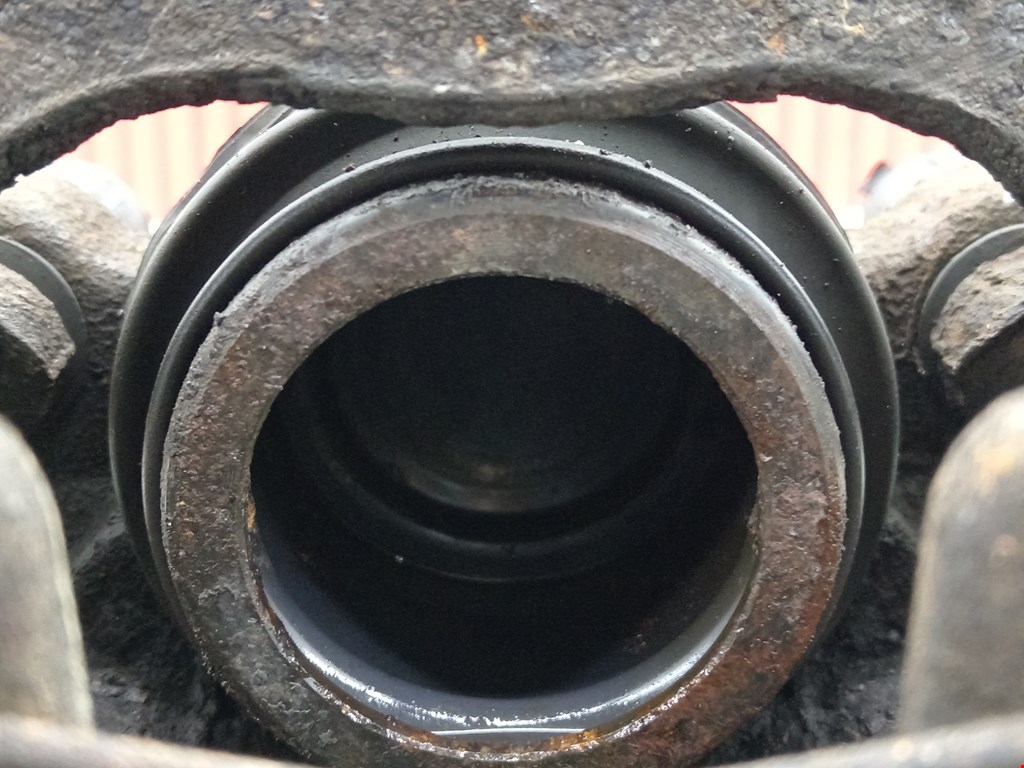 Суппорт передний левый FORD Kuga 2008-2012