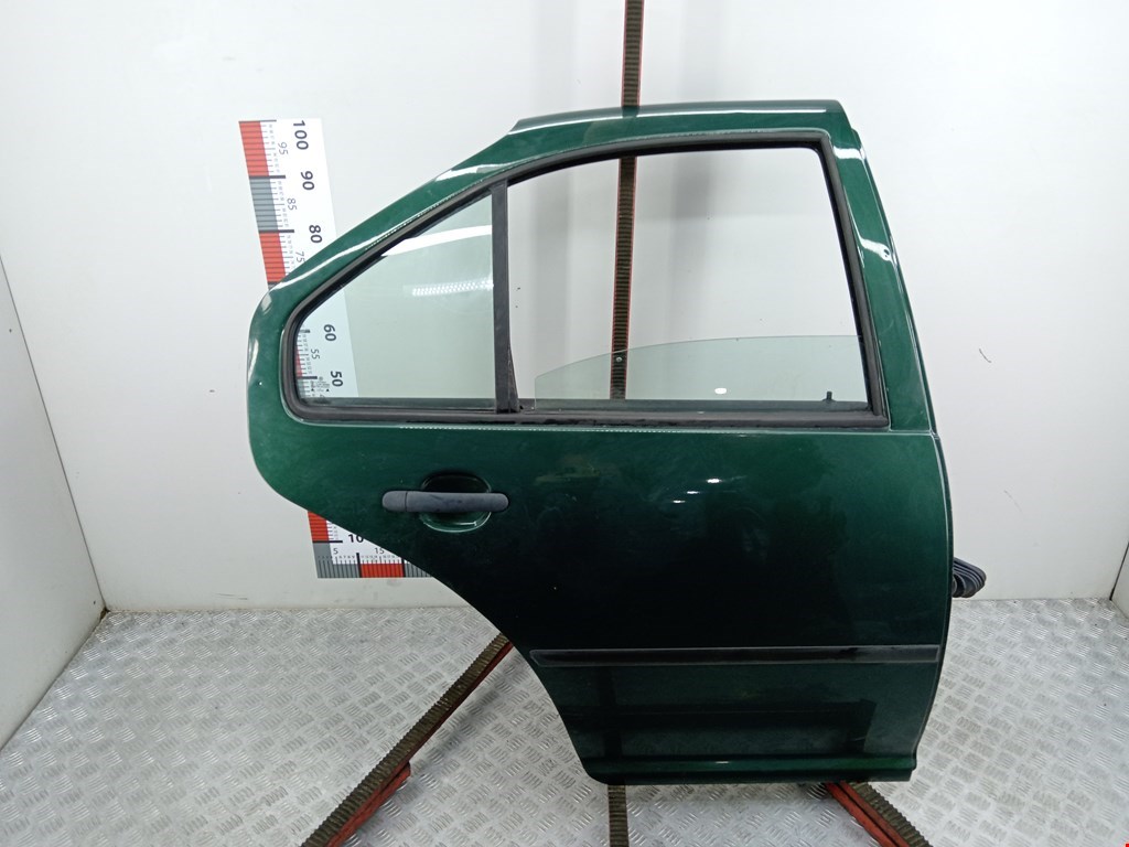 Стекло двери задней правой Volkswagen Bora(Jetta) (1998-2005)