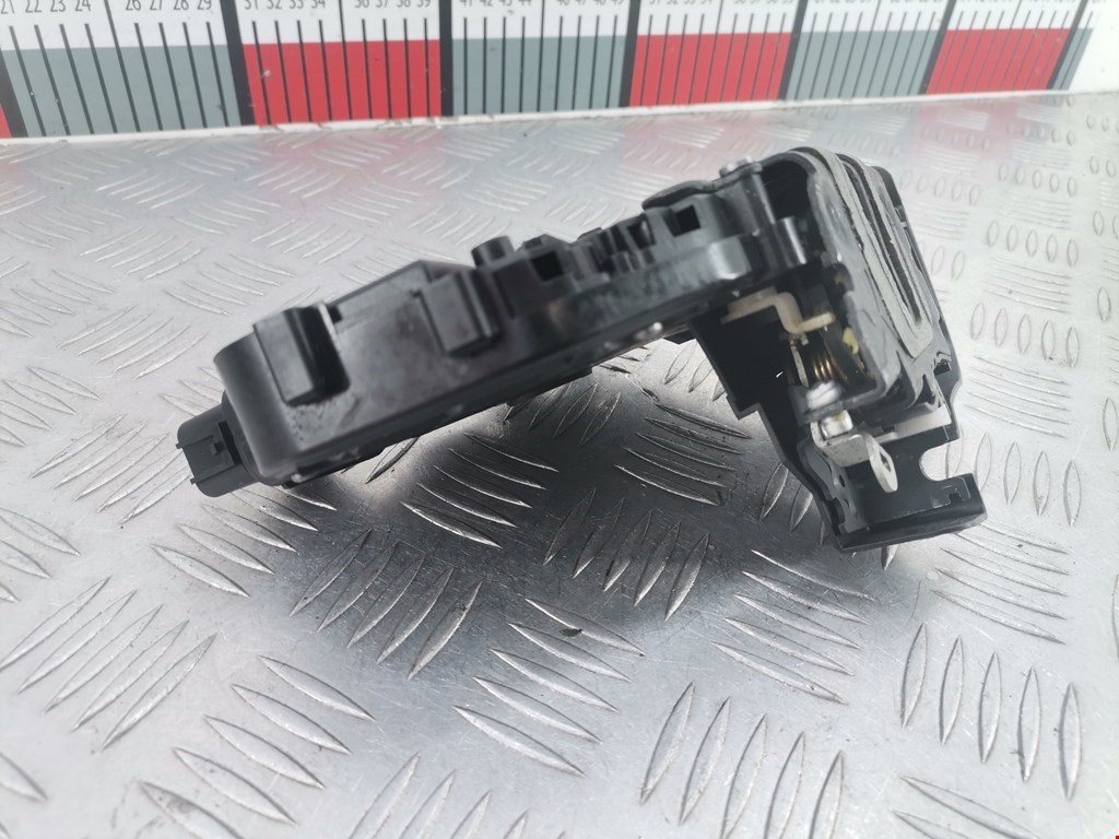 Замок двери задней правой FORD Kuga 2008-2012