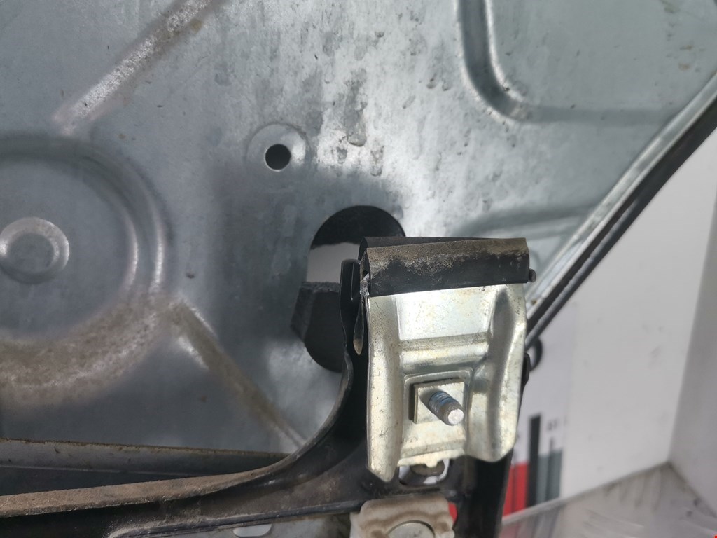 Стеклоподъемник задний левый FORD Kuga 2008-2012