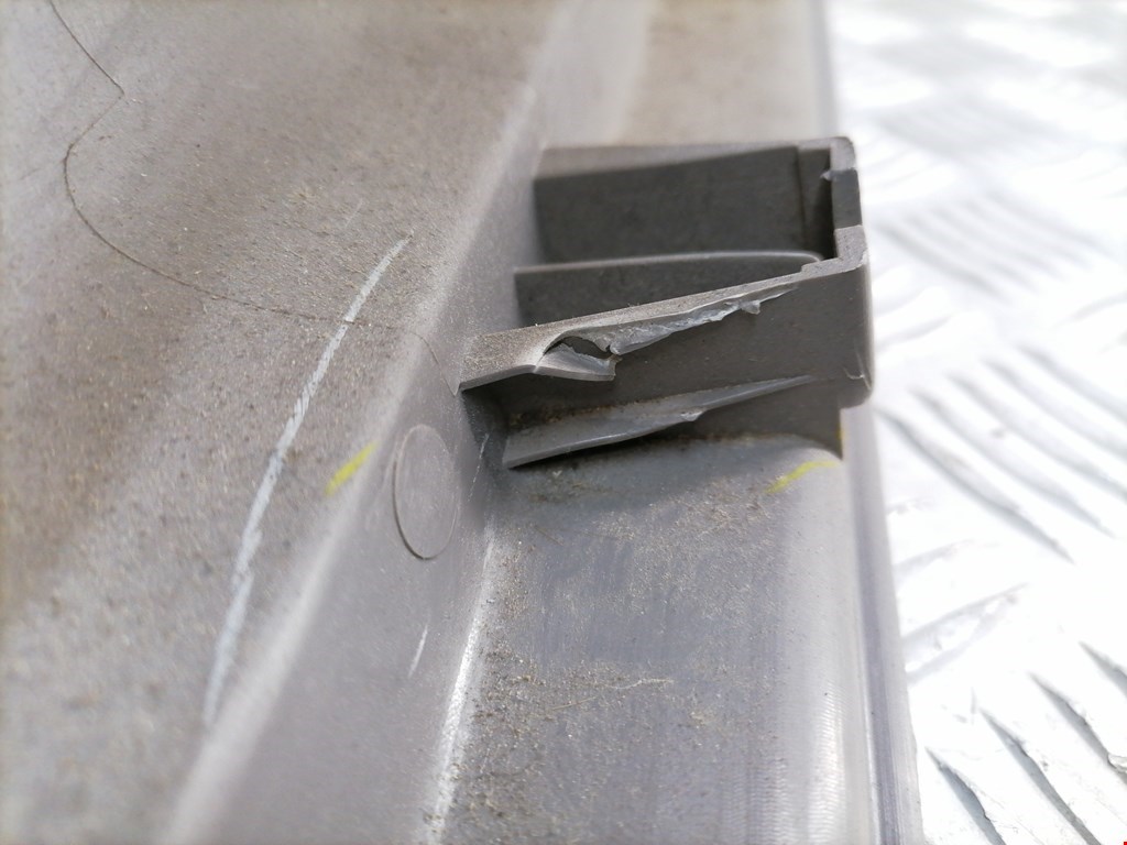 Обшивка двери задняя правая MITSUBISHI L200 KB 2006-2015