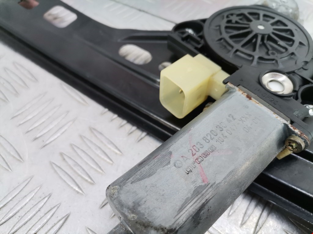 Стеклоподъемник задний правый MERCEDES-BENZ C-Class C-klasse W203 2000-2007