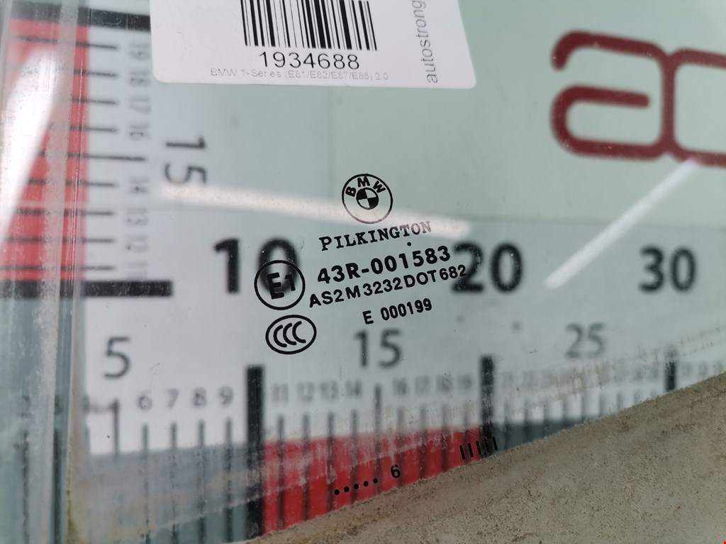 Стекло двери заднее левое BMW 1er E81\E87 2004-2011