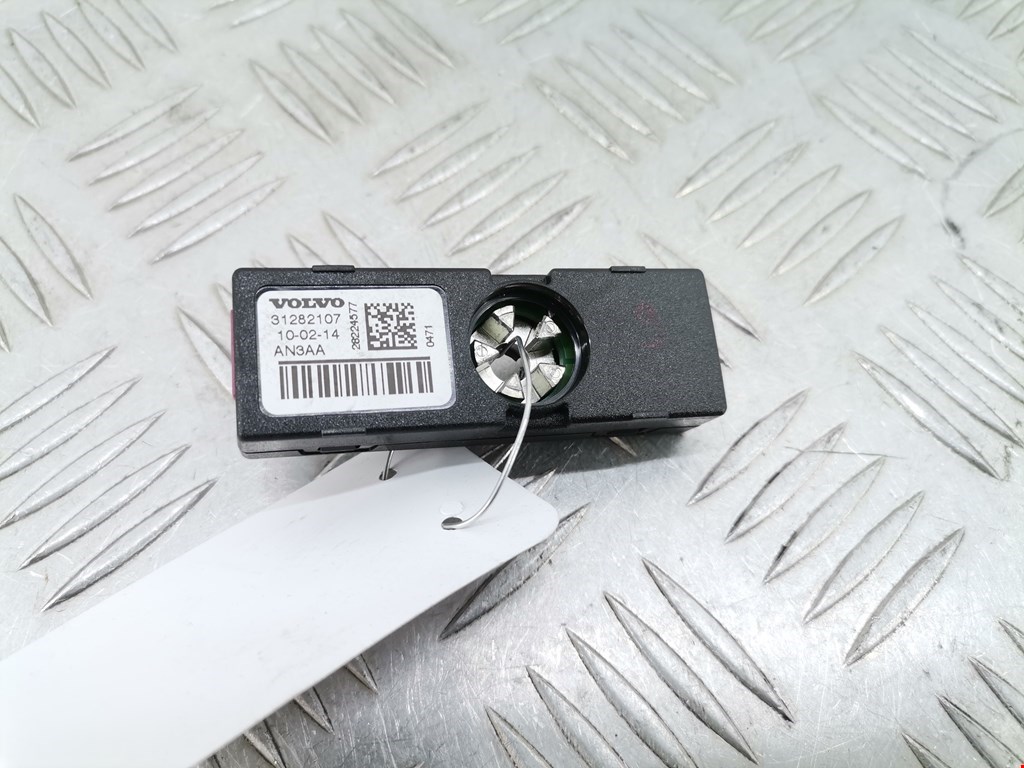 Усилитель антенны VOLVO V60 2010-2018