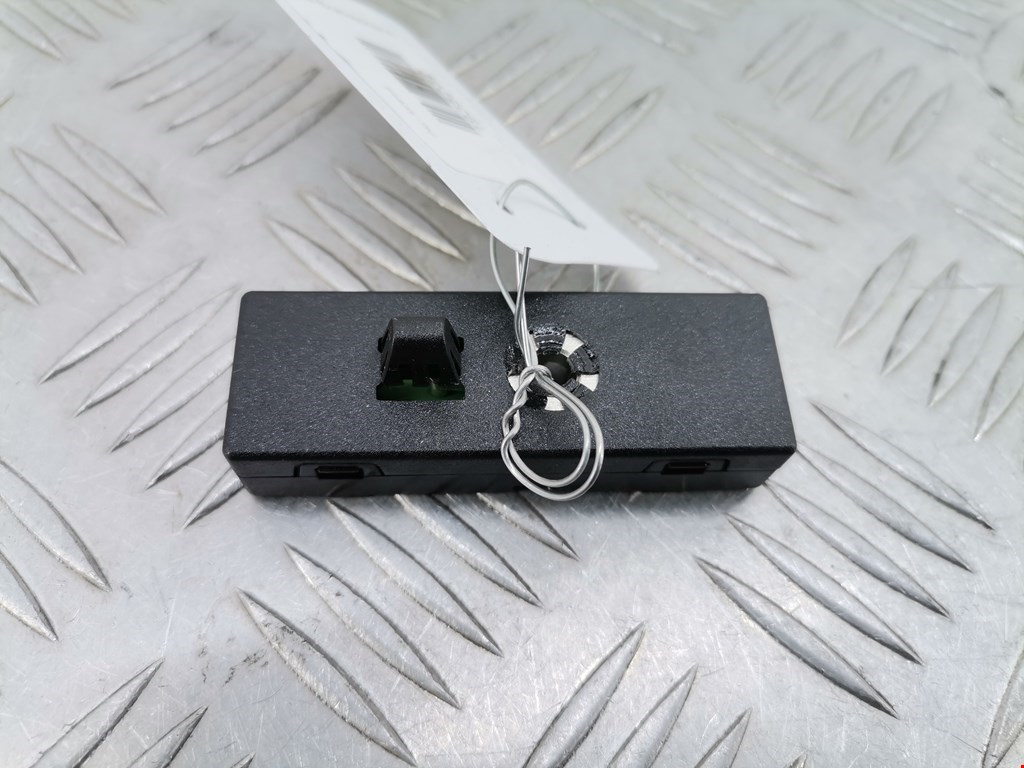 Усилитель антенны VOLVO V60 2010-2018