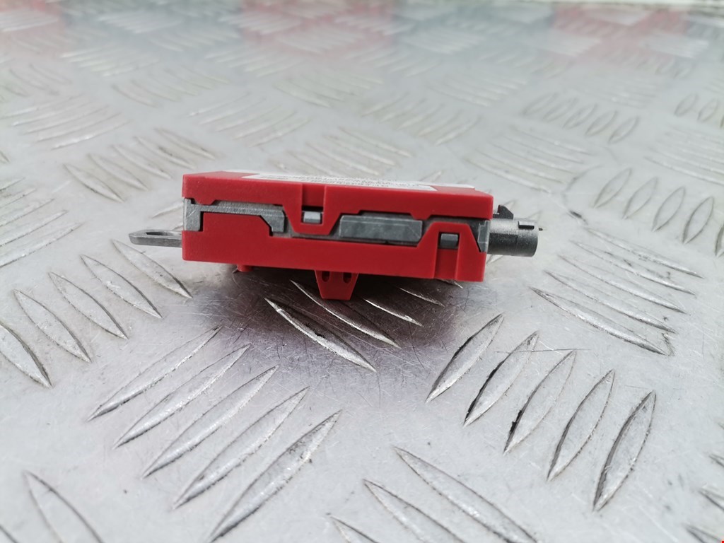 Усилитель антенны VOLVO V60 2010-2018