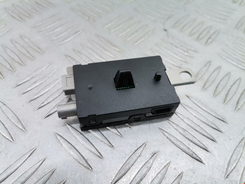 Усилитель антенны VOLVO V60 2010-2018