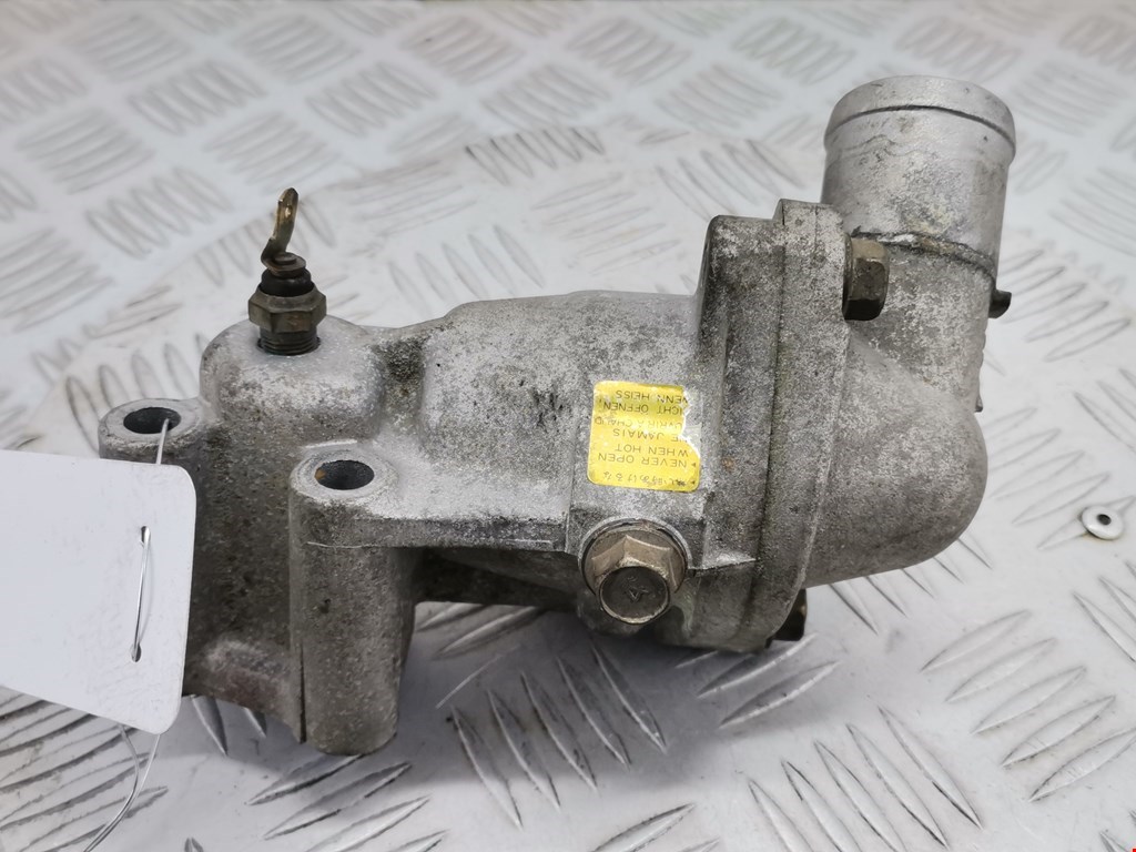 Корпус термостата MITSUBISHI Carisma 1995-1999