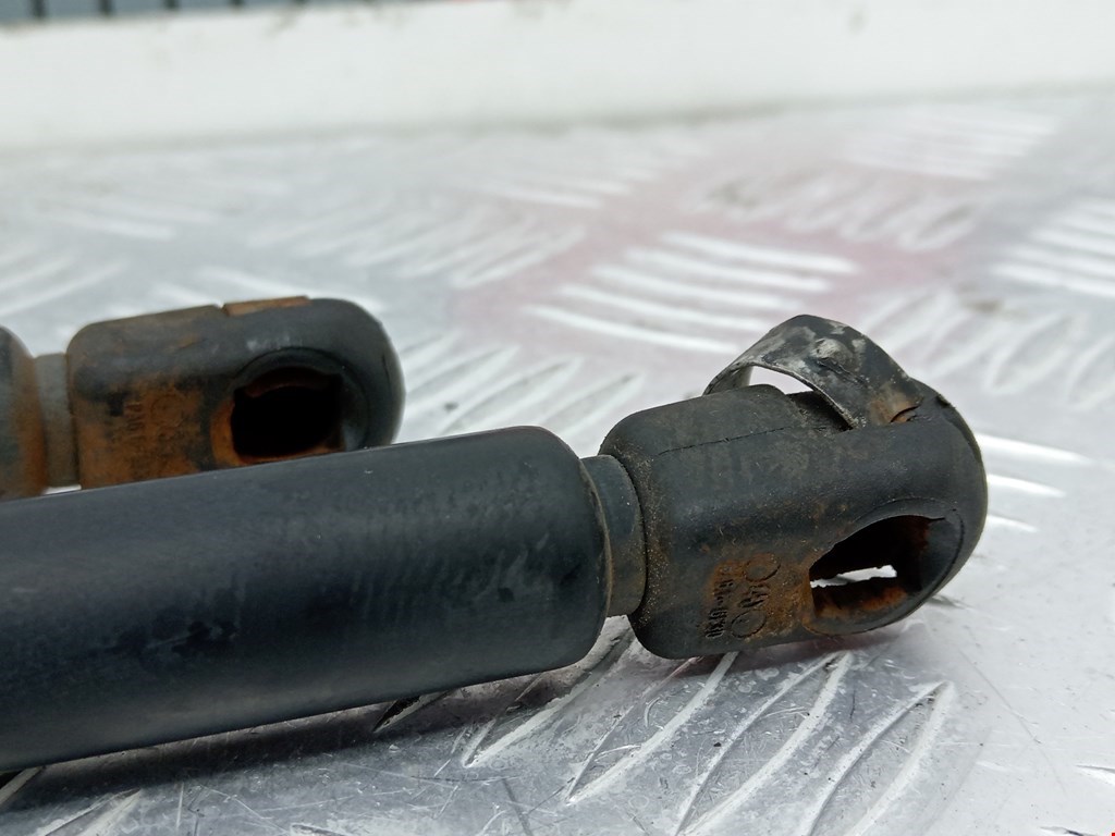 Амортизатор капота левый=правый RENAULT Midlum 1999-2013