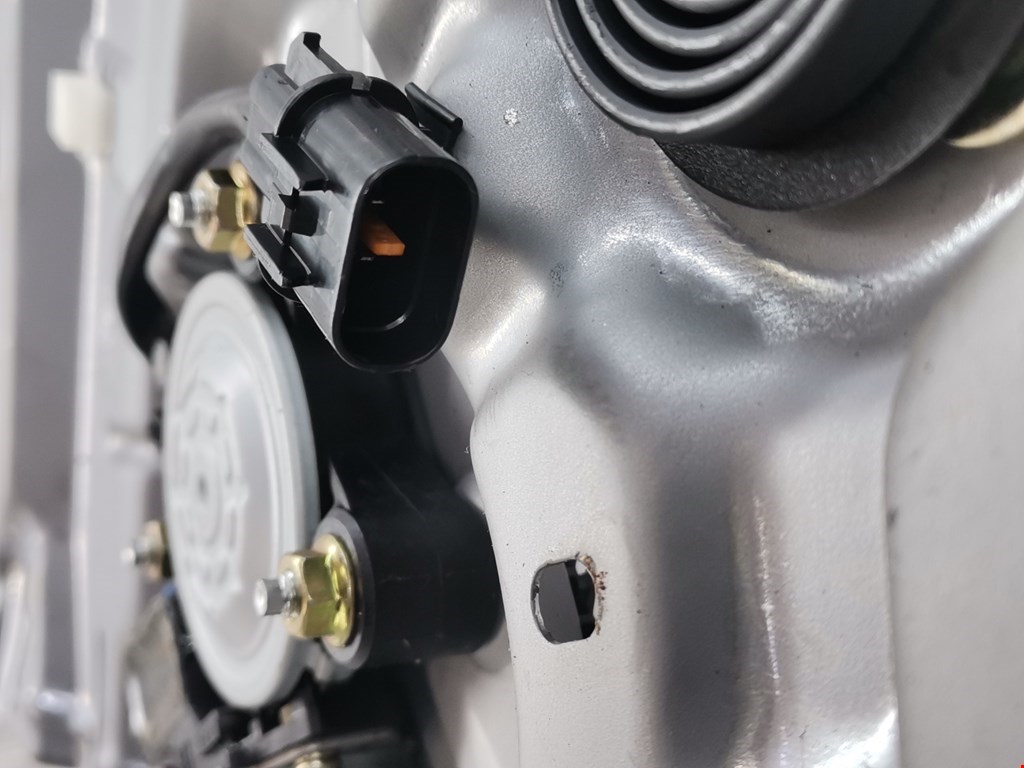 Стеклоподъемник задний левый HYUNDAI Santa Fe SM/ Classic 2000-2012