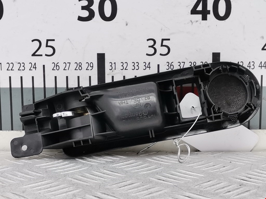 Ручка дверная задняя внутренняя правая VOLKSWAGEN Golf IV 1997-2003