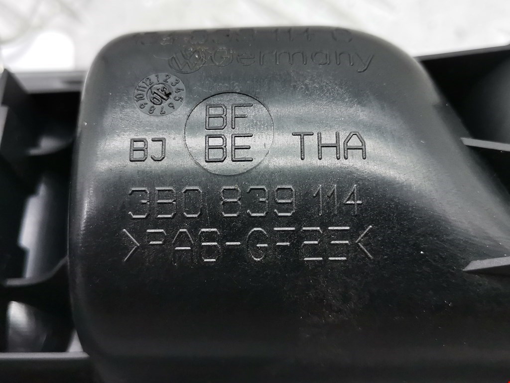 Ручка дверная задняя внутренняя правая VOLKSWAGEN Golf IV 1997-2003