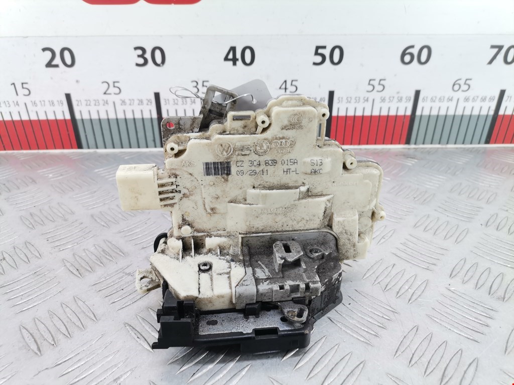 Замок двери задней левой Volkswagen Passat 7 (2012-2015)