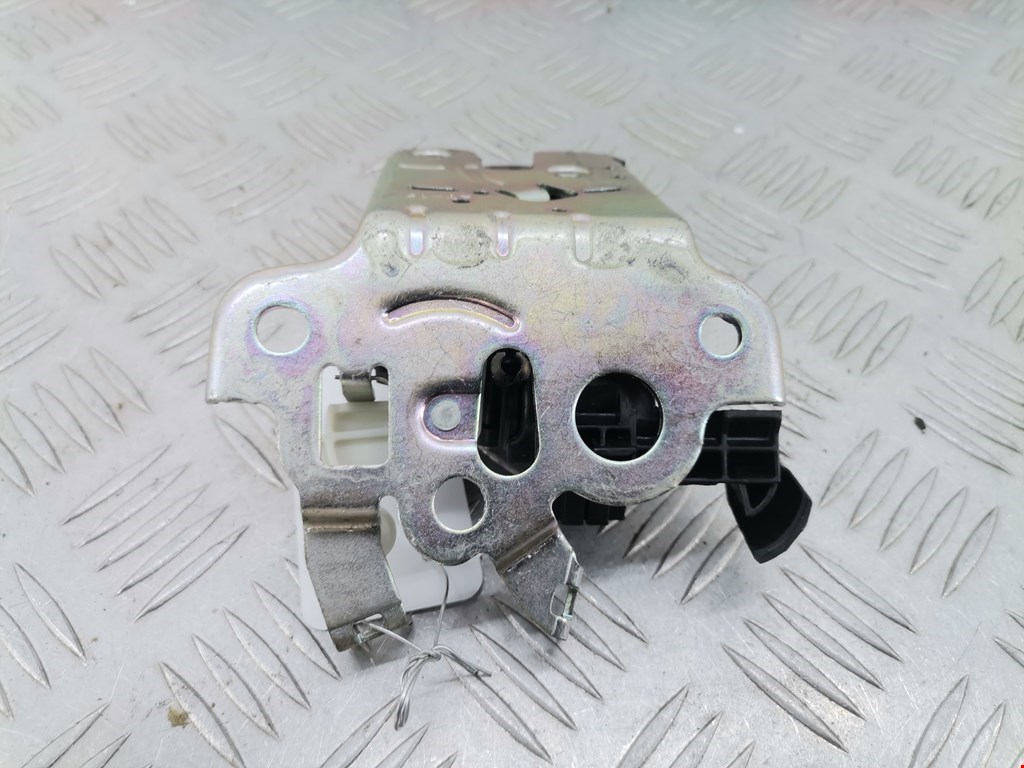 Замок багажника (крышки двери) SKODA Rapid 2012-2020