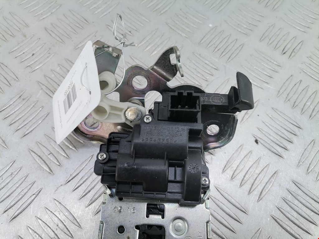 Замок багажника (крышки двери) SKODA Rapid 2012-2020
