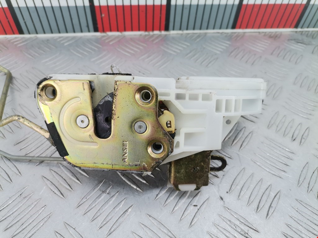 Замок двери передней левой MITSUBISHI Colt CJ 1995-2003