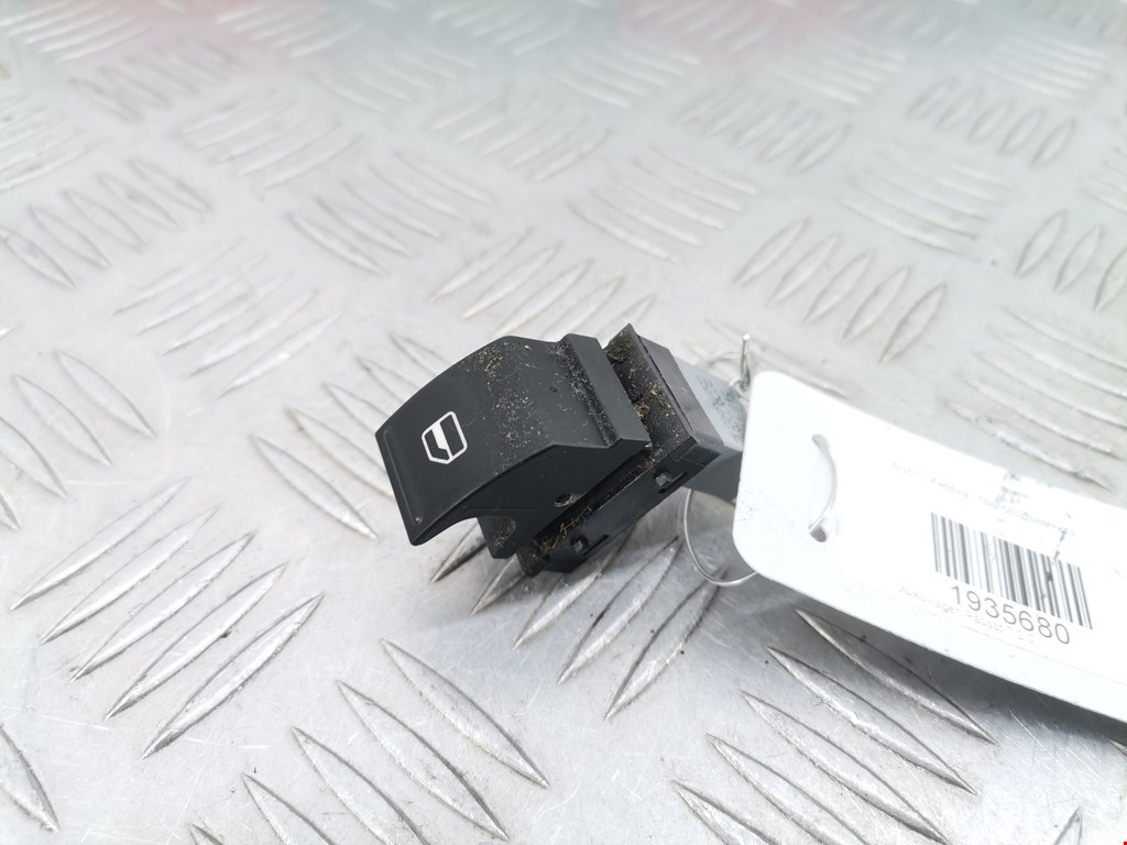 Кнопка стеклоподъемника Volkswagen Passat 7 (2012-2015)