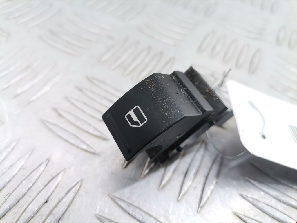 Кнопка стеклоподъемника VOLKSWAGEN Passat B7 2011-2015