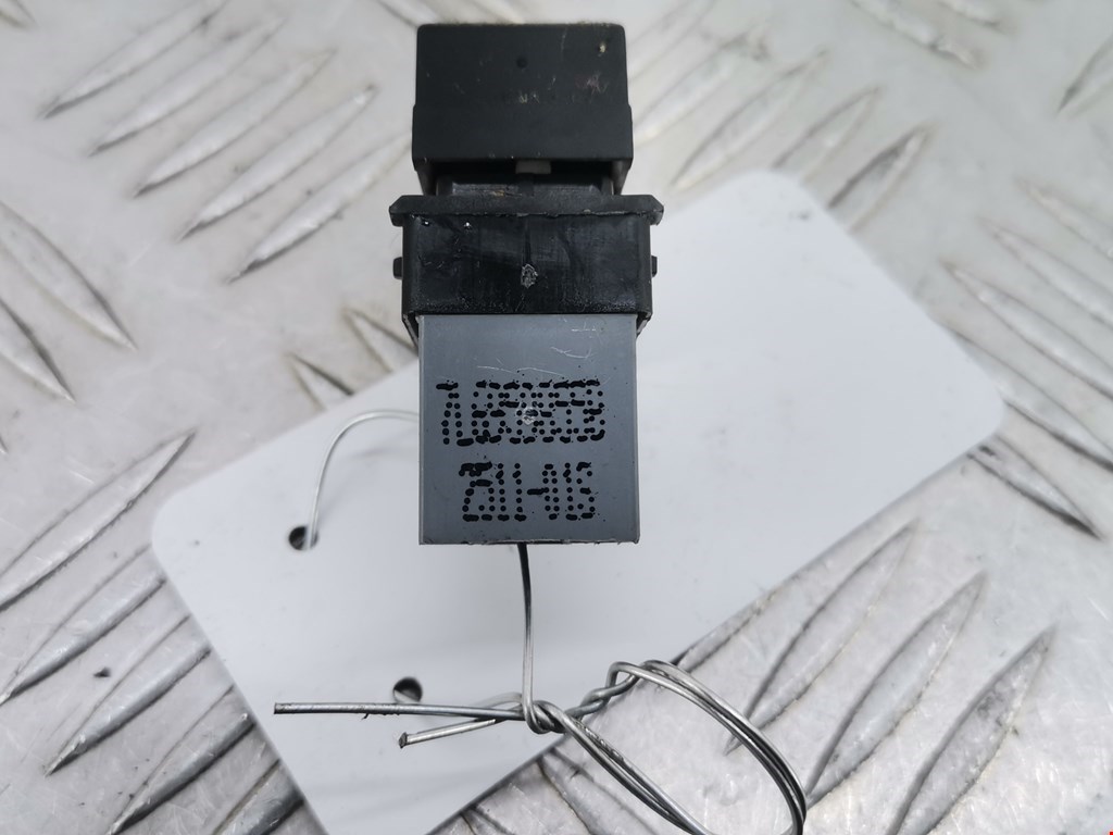 Кнопка стеклоподъемника VOLKSWAGEN Passat B7 2011-2015