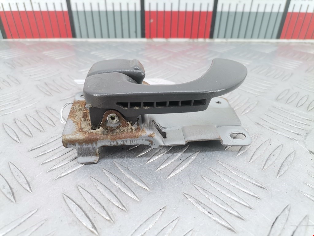 Ручка дверная передняя внутренняя левая MITSUBISHI Colt CJ 1995-2003