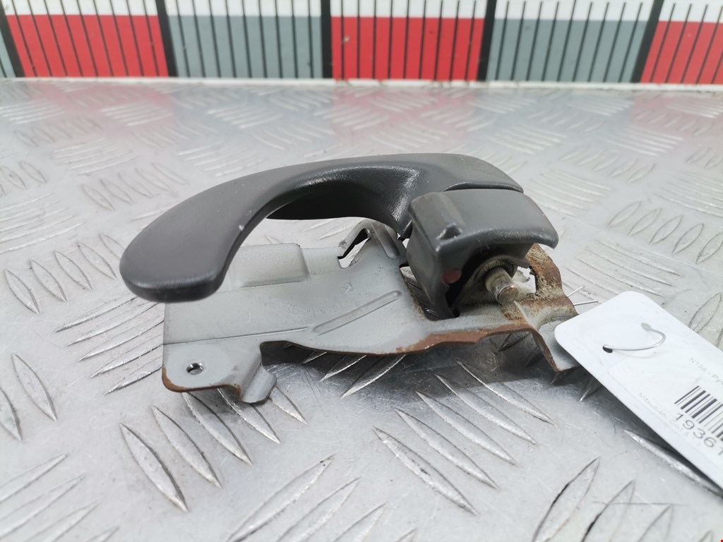 Ручка дверная передняя внутренняя левая MITSUBISHI Colt CJ 1995-2003