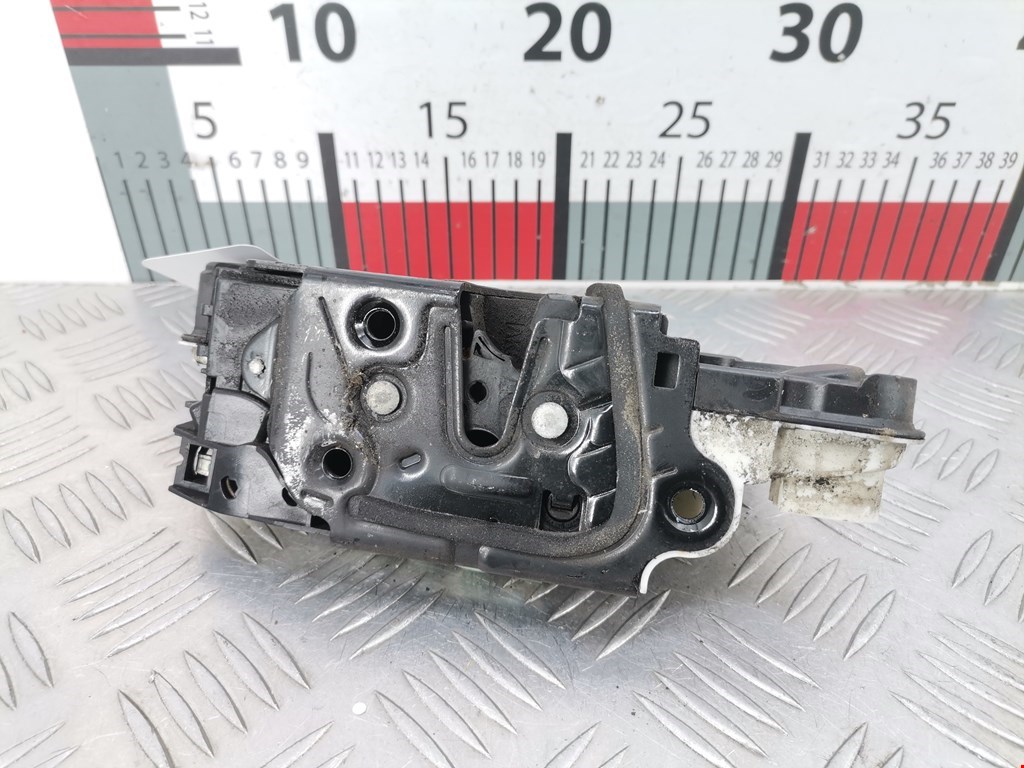 Замок двери передней правой SEAT Ibiza 2008-2017