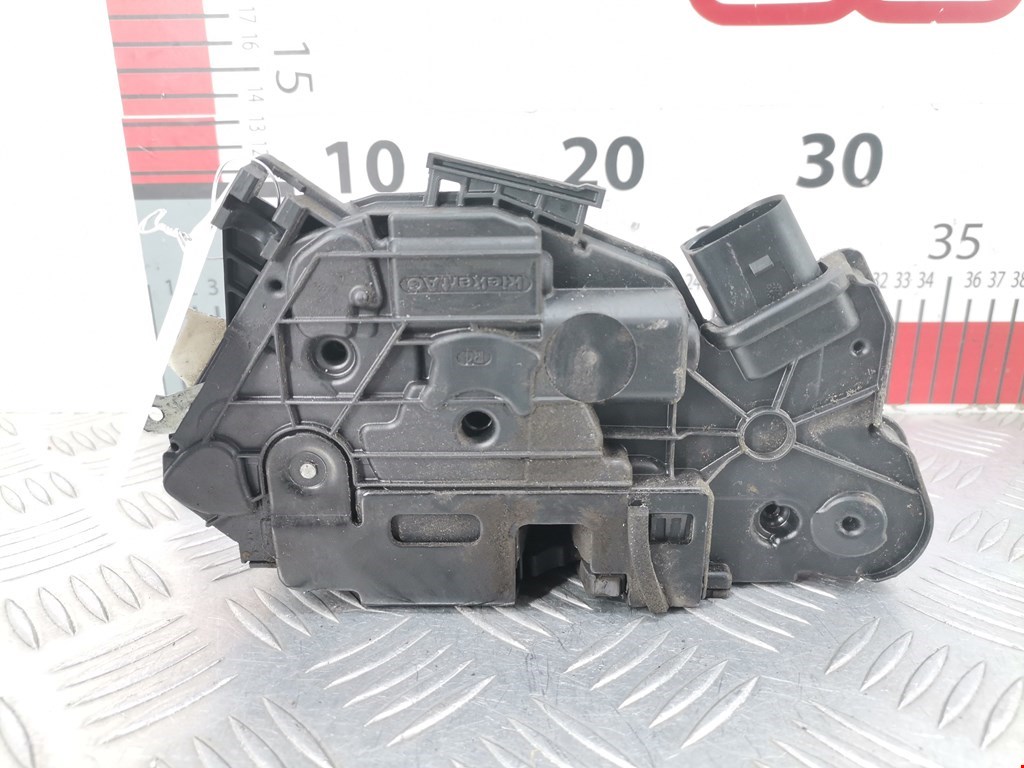 Замок двери передней правой SEAT Ibiza 2008-2017