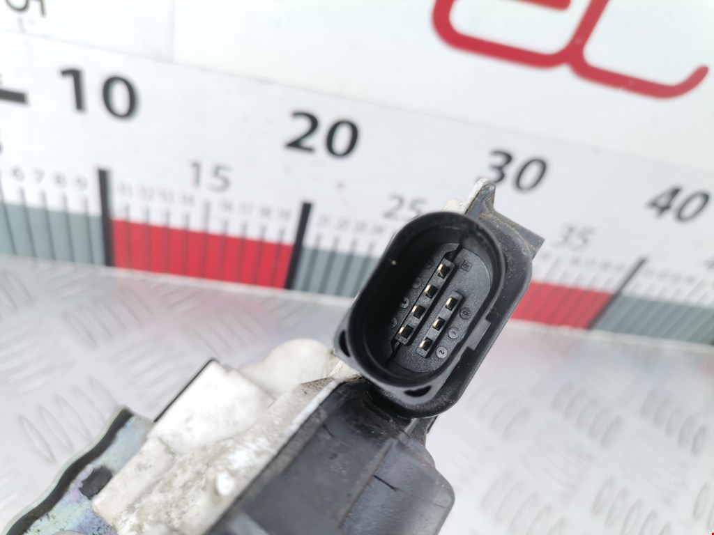 Замок двери передней правой SEAT Ibiza 2008-2017