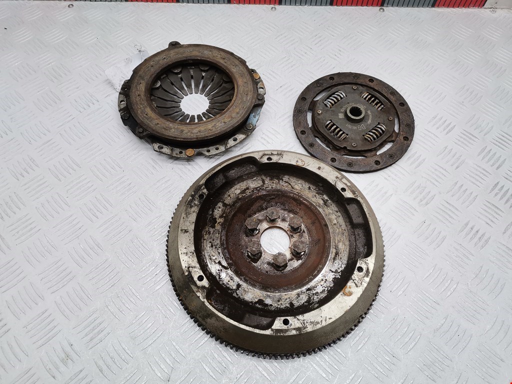 Маховик (демпфер сцепления) OPEL Corsa C 2000-2006