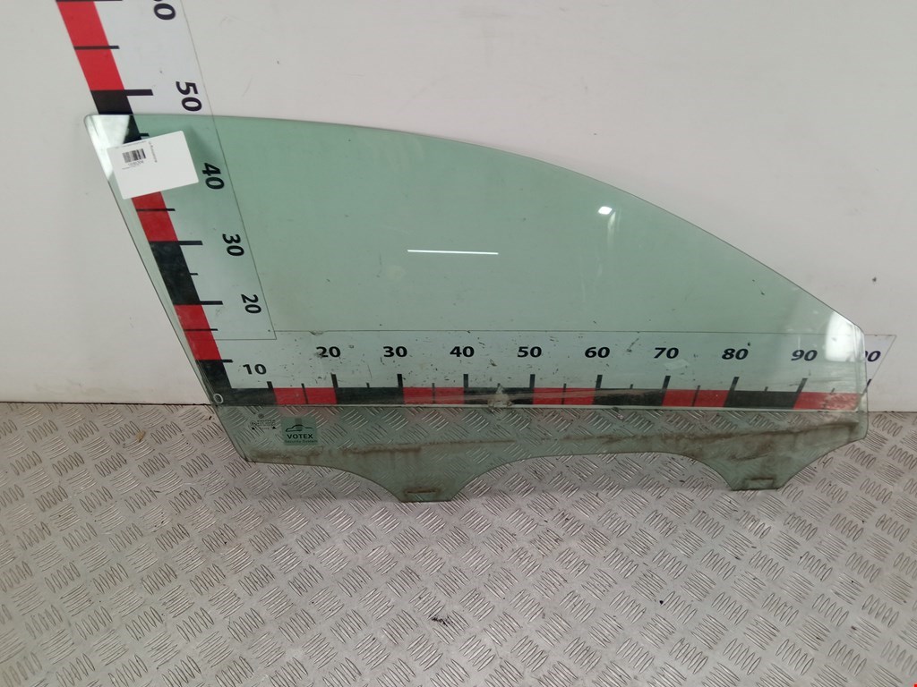 Стекло двери передней правой Volkswagen Passat 5 (1996-2000)