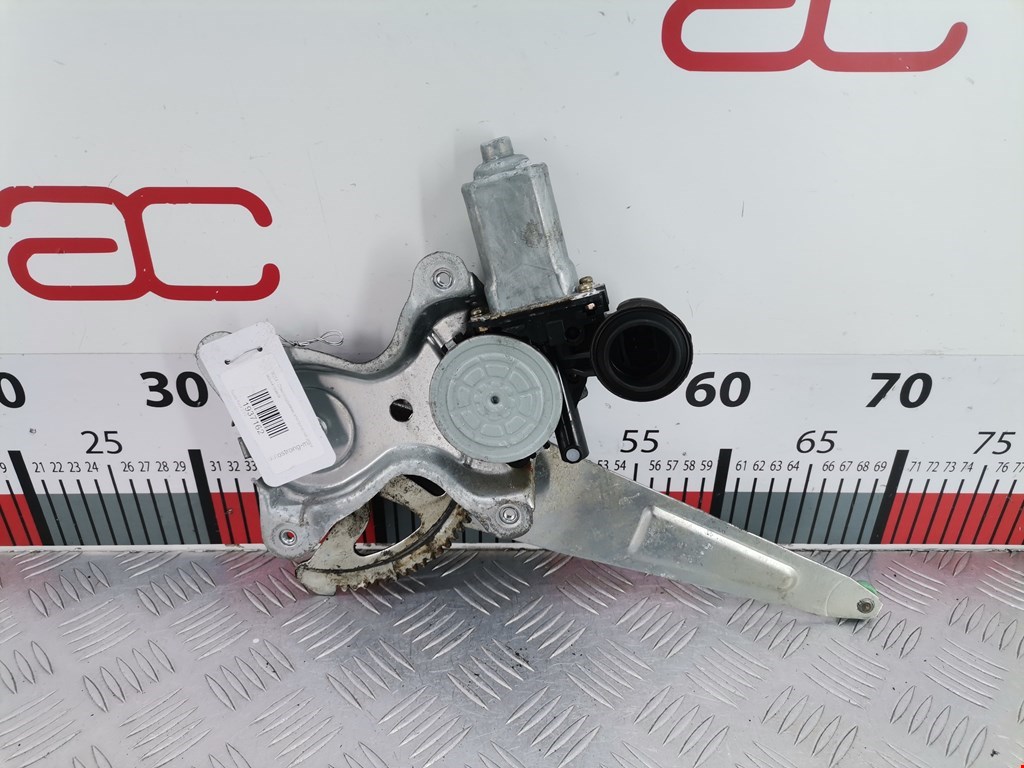 Стеклоподъемник электрический двери задней правой Toyota Rav4 2 (2000-2005)