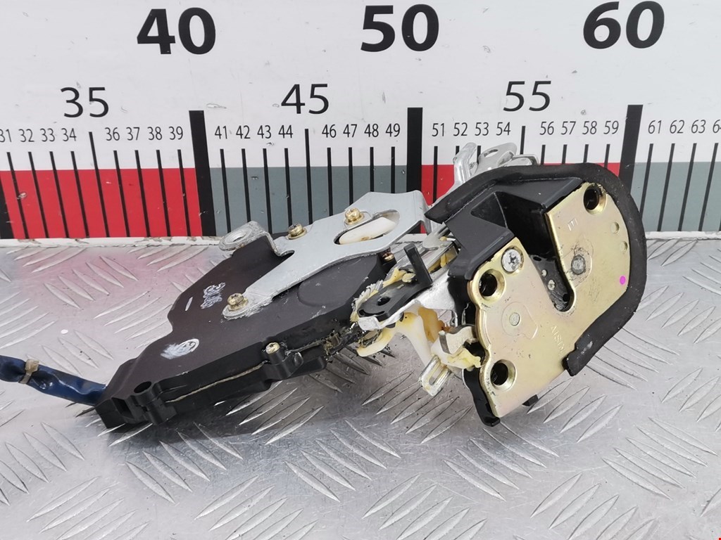 Замок двери задней правой TOYOTA RAV 4 XA20 2000-2005