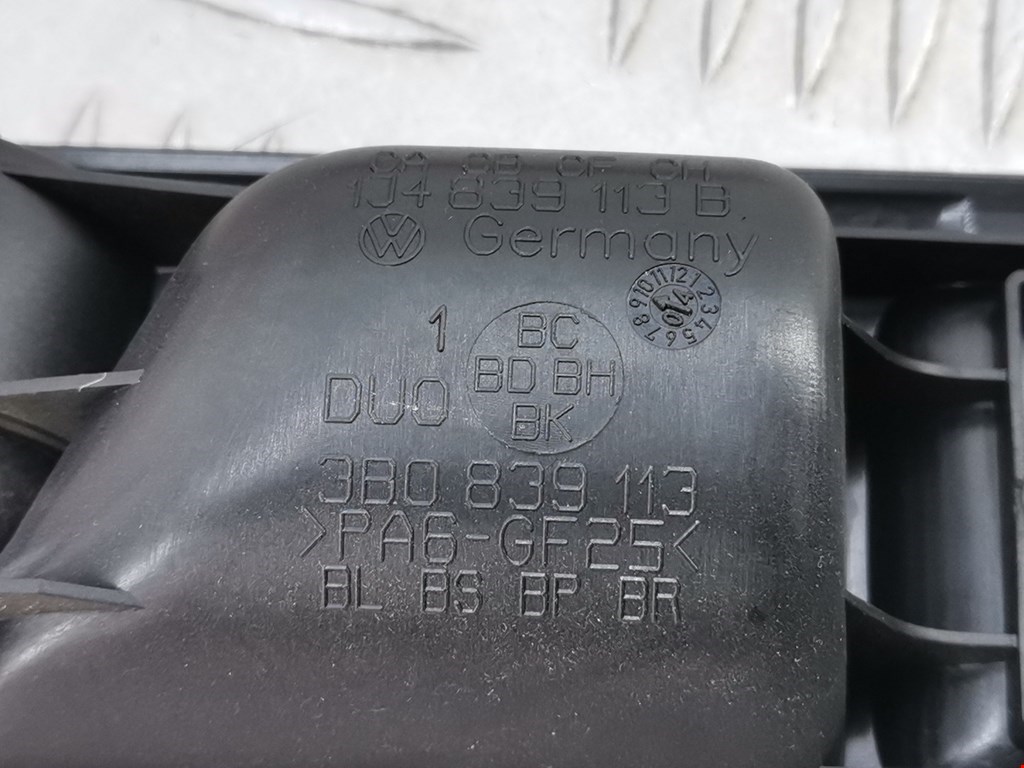 Ручка дверная задняя внутренняя левая VOLKSWAGEN Passat B5 1997-2005