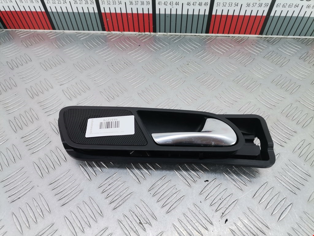 Ручка дверная задняя внутренняя правая VOLKSWAGEN Tiguan 2007-2016