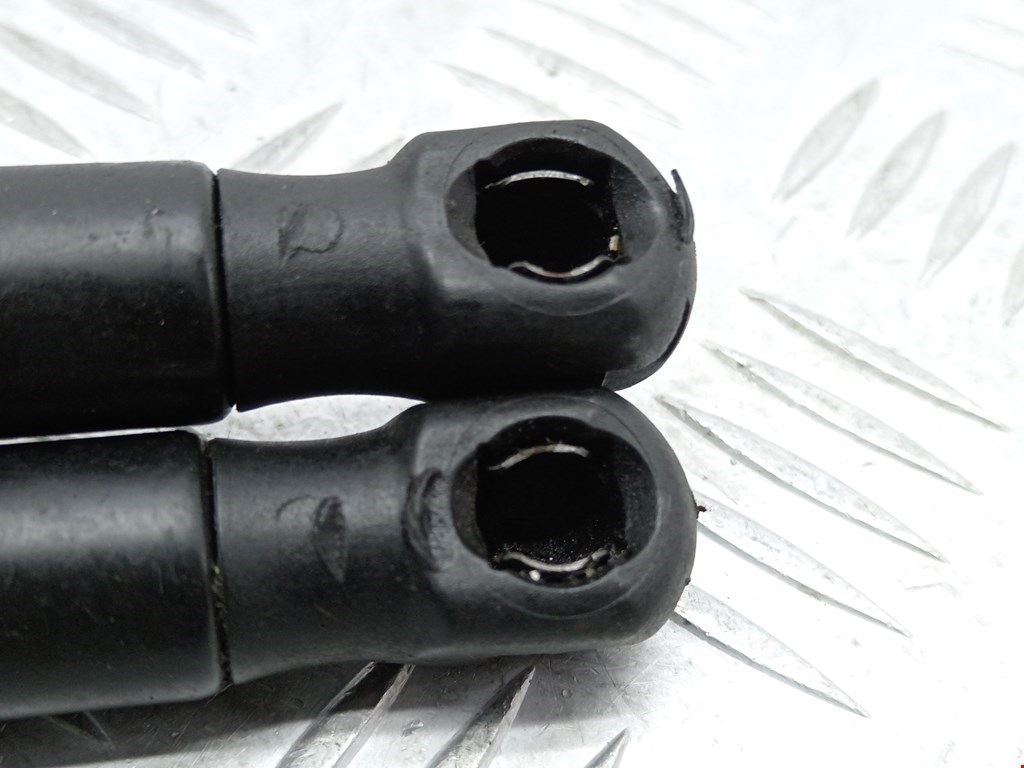 Амортизатор крышки (двери) багажника SUZUKI Swift 2004-2010