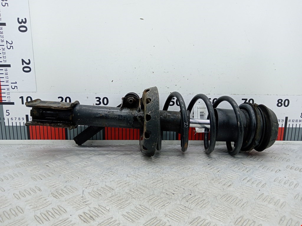 Стойка амортизатора переднего правого Opel Zafira A (1999-2006)