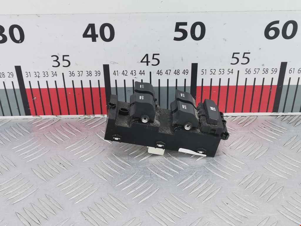 Блок управления стеклоподъемниками HYUNDAI i40 2011-2019