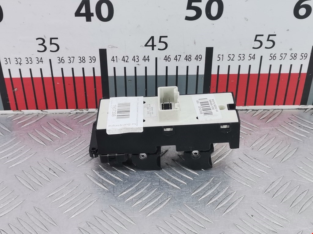 Блок управления стеклоподъемниками HYUNDAI i40 2011-2019