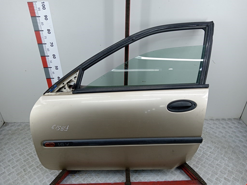 Дверь передняя левая RENAULT Laguna 1993-2000