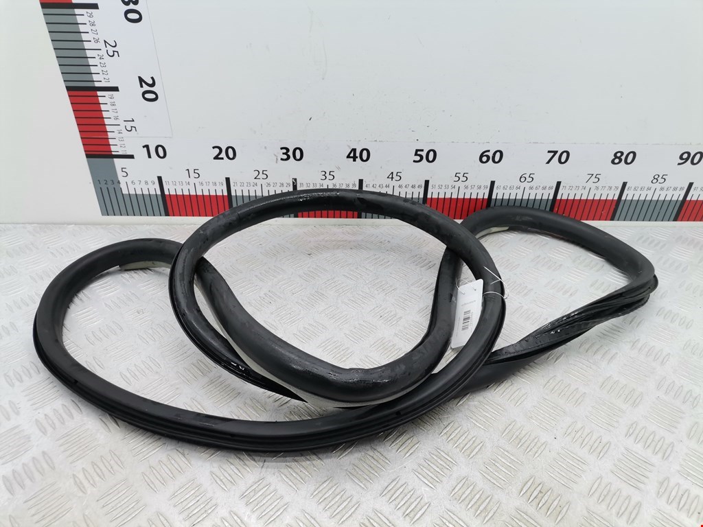 Уплотнитель двери RENAULT Laguna 2007-2015