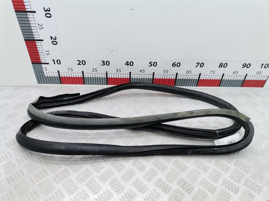 Уплотнитель двери RENAULT Laguna 2007-2015