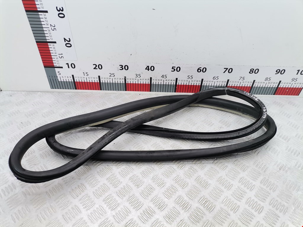 Уплотнитель двери RENAULT Laguna 2007-2015