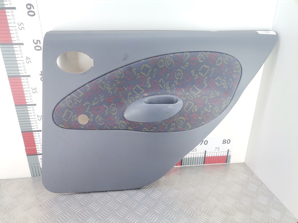 Обшивка двери задняя правая MAZDA 121 1987-1991