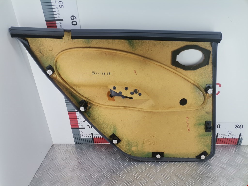 Обшивка двери задняя правая MAZDA 121 1987-1991