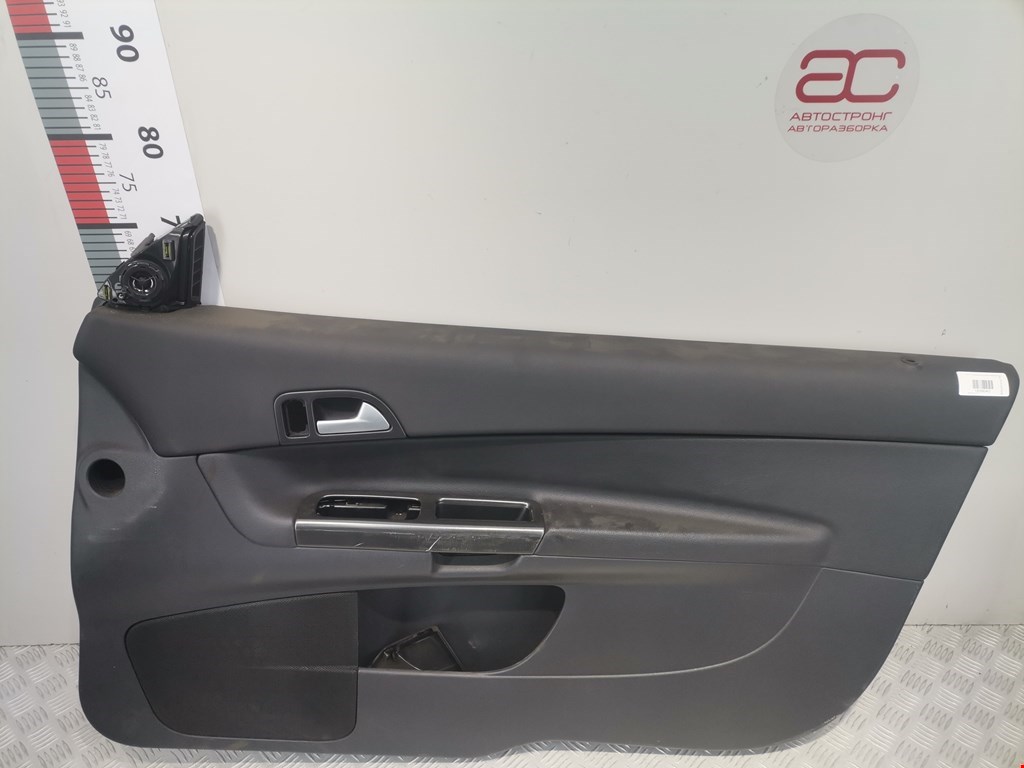Обшивка двери передняя правая VOLVO C30 2006-2013