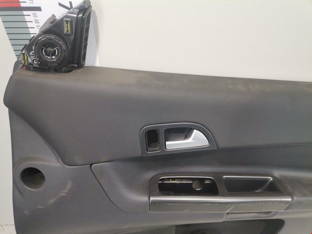 Обшивка двери передняя правая VOLVO C30 2006-2013