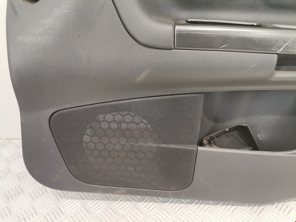 Обшивка двери передняя правая VOLVO C30 2006-2013