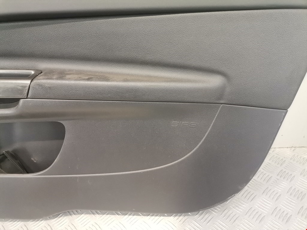 Обшивка двери передняя правая VOLVO C30 2006-2013